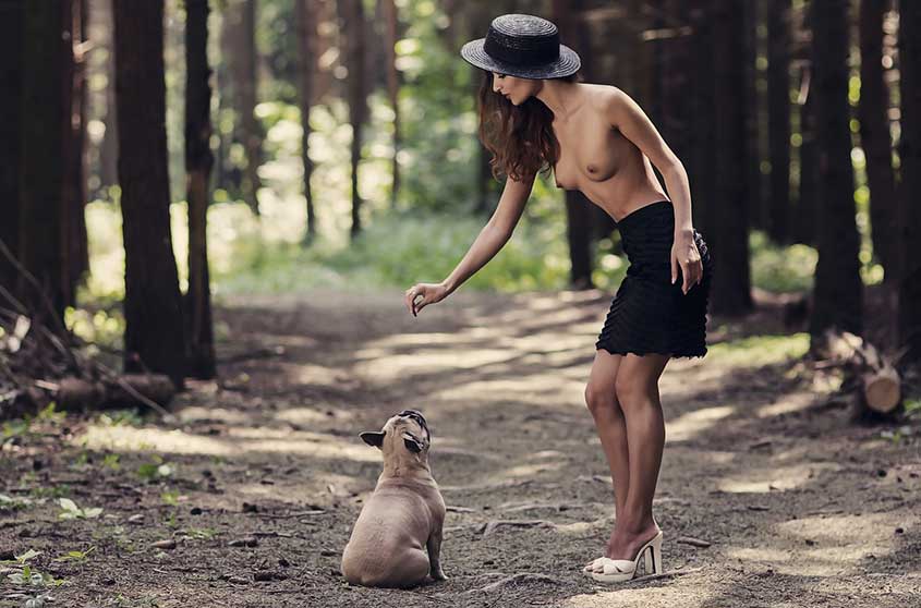 High Heels im Wald - weg von der Natur